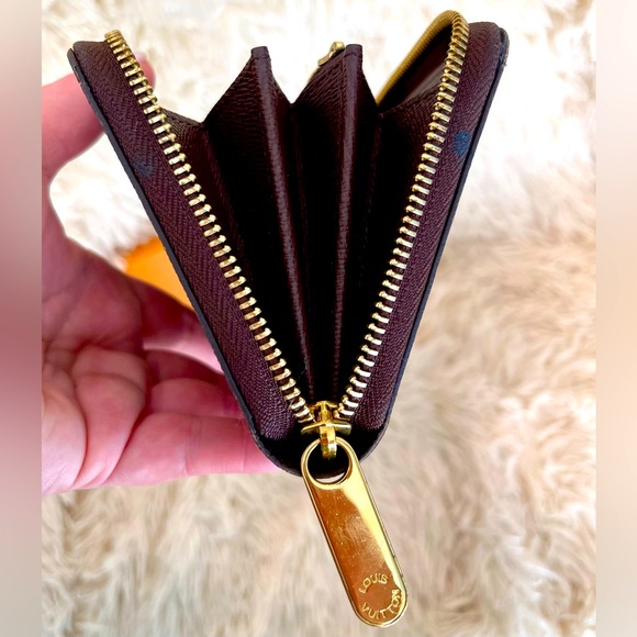 Authentic Louis Vuitton Zippy wallet in Brown Damier - Picture 4 of 4